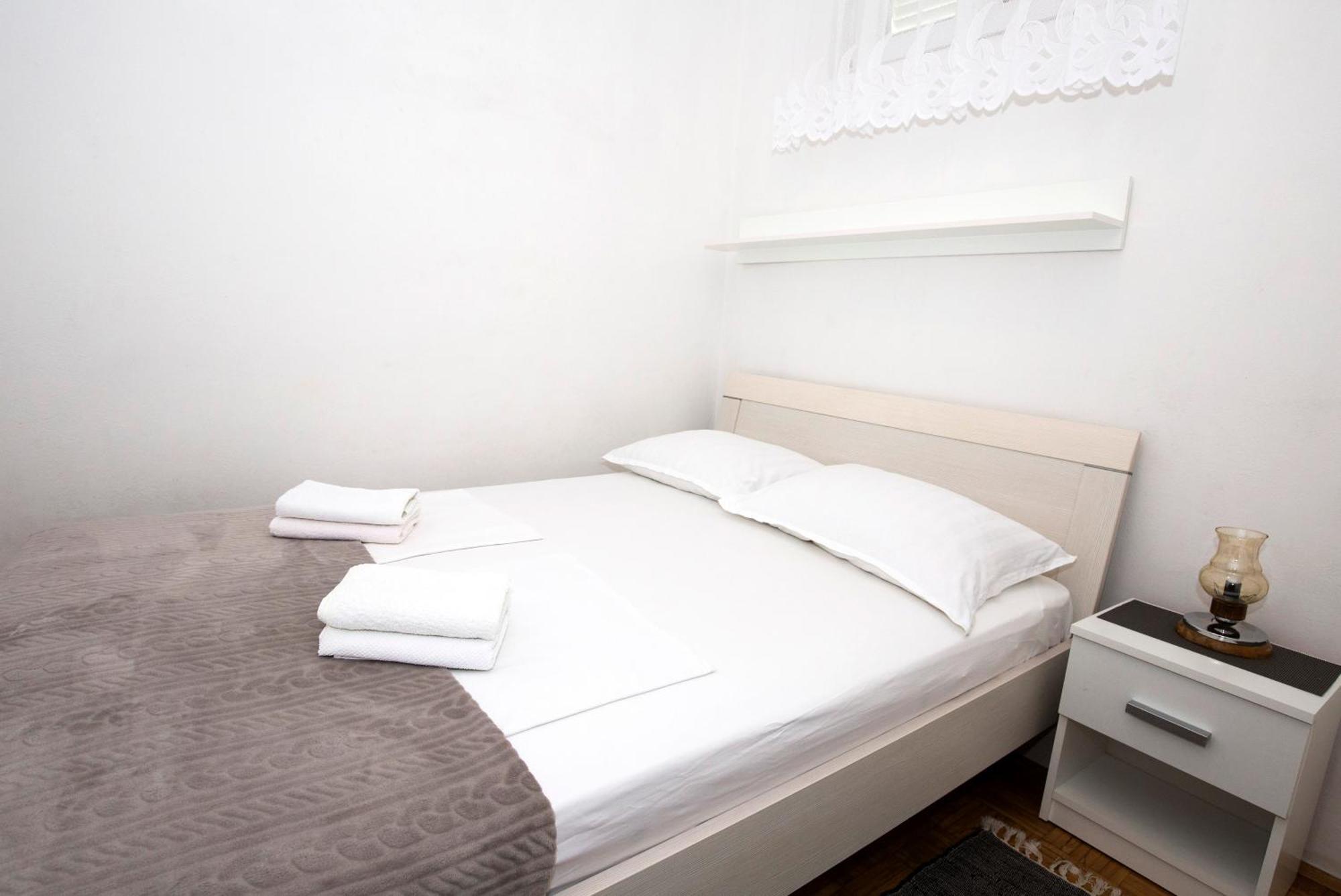 Apartman Roza Омиш Экстерьер фото